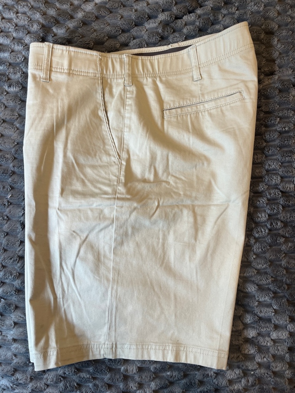 Men’s Lee Extreme Motion flat front shorts - Picture 2 of 2